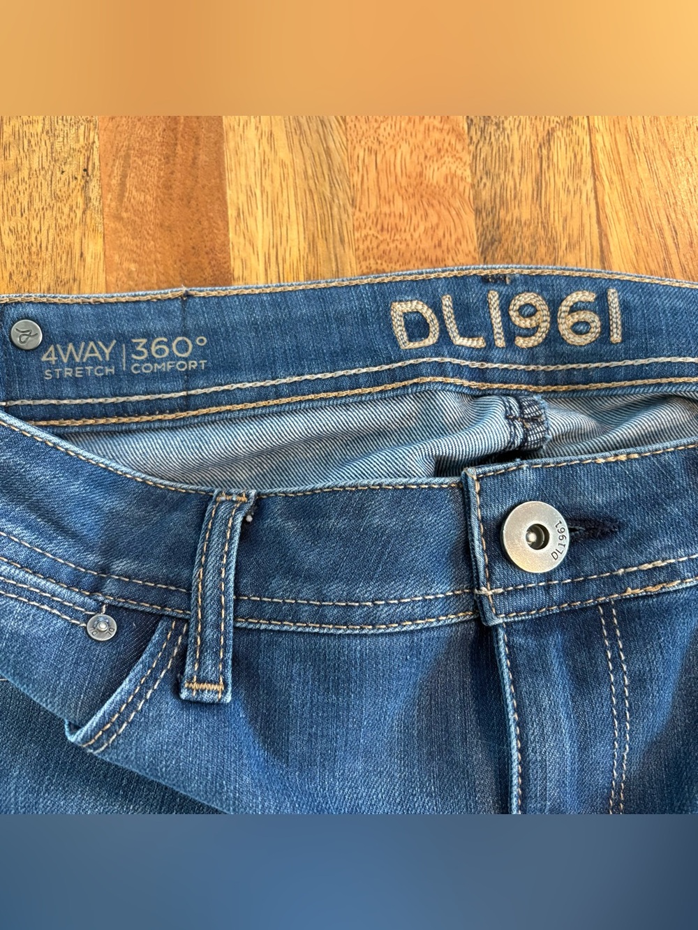 DL1961 Grace high rise Straight Leg Jeans in Dark Blue Wash - Picture 3 of 10